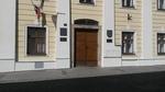 sokl radnice vchod.jpg