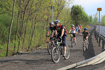 1255. cyklotrasa podél Olše, cyklisti a značka (2).jpg
